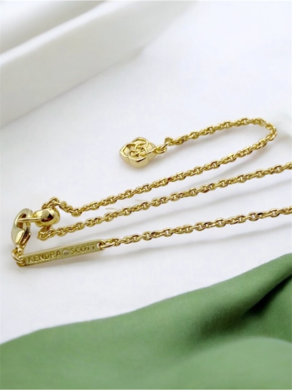 Kendra Scott Elisa Crystal Frame Short Pendant Necklace in Kelly Green - Picture 6 of 7
